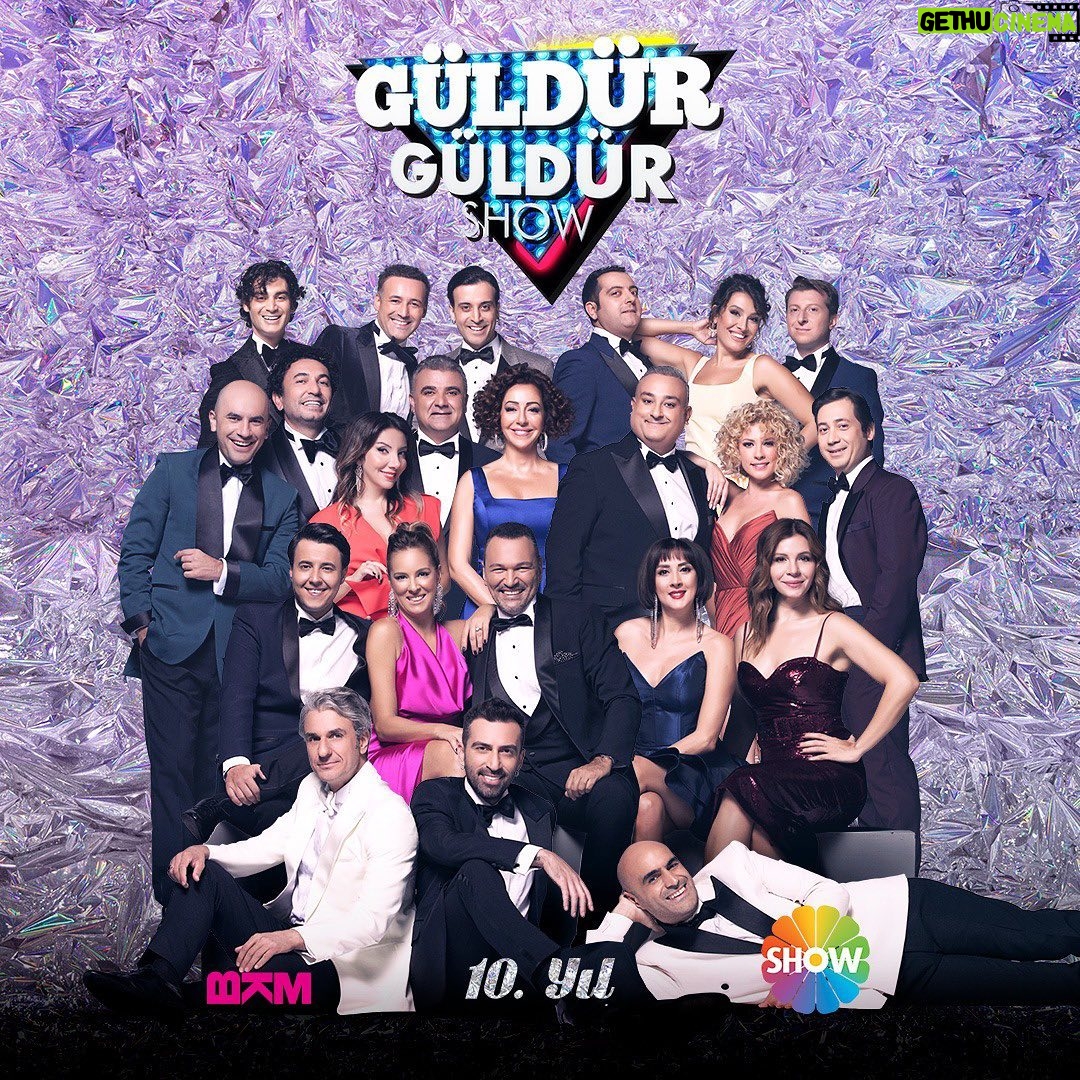 Berkay Tulumbacı - 1.1K Likes - 10. Yılımız.. Ne büyük emek, kocaman insanlar.. heyecanlıyız, bomba gibi bir sezona hazırız! 🌟🖤 ve sizi özledik.. 🍀 @guldurguldur #güldürgüldür10yaşında
