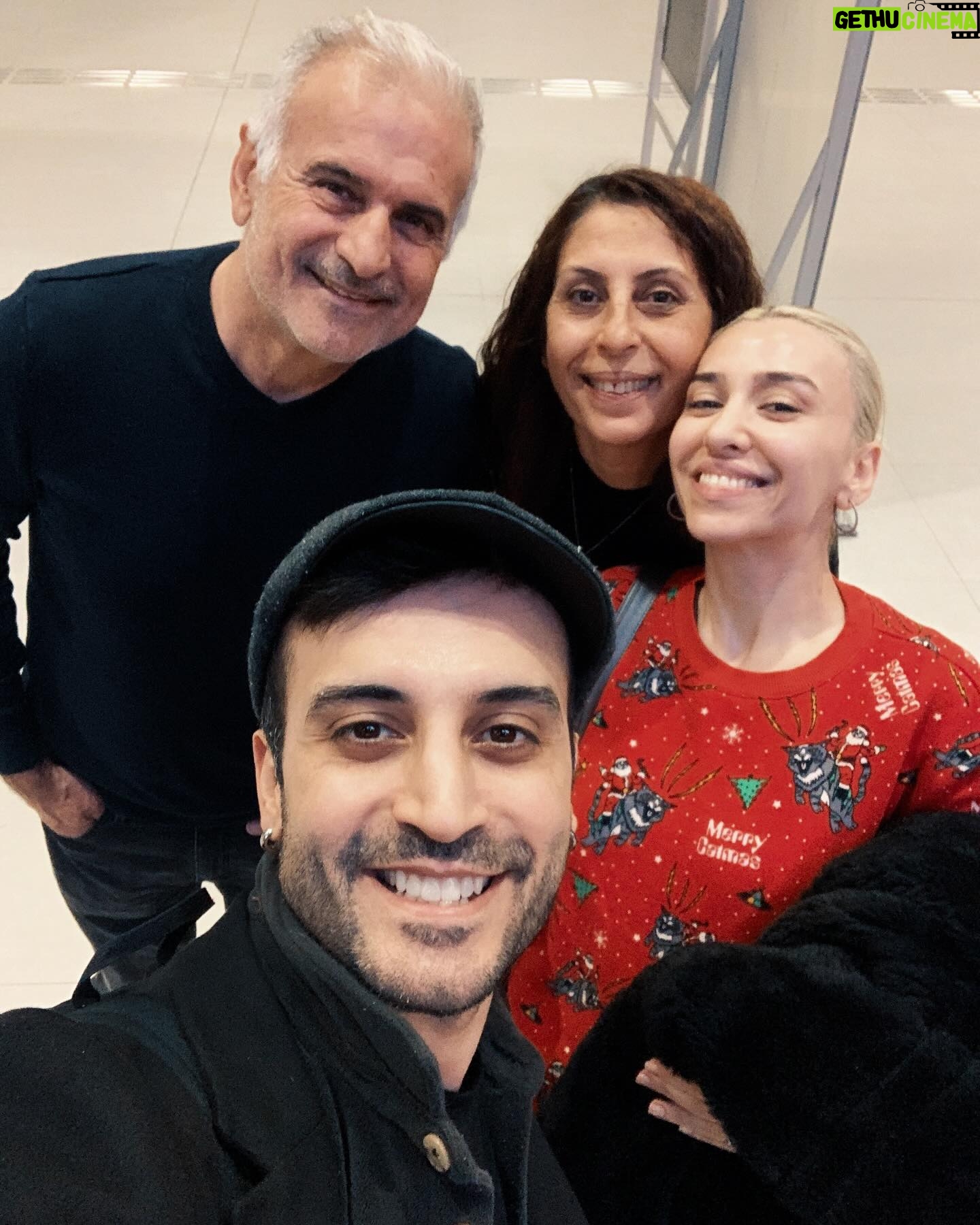 Berkay Tulumbacı - 2.2K Likes - Güzel annemiz.. canımız ♥️ iyi ki doğdun sen..seni çok seviyoruz.. iyi ki doğmuşsun da herkes beni tanıma fırsatı bulm… falnbdnfnfn 🪬 @ftv1967