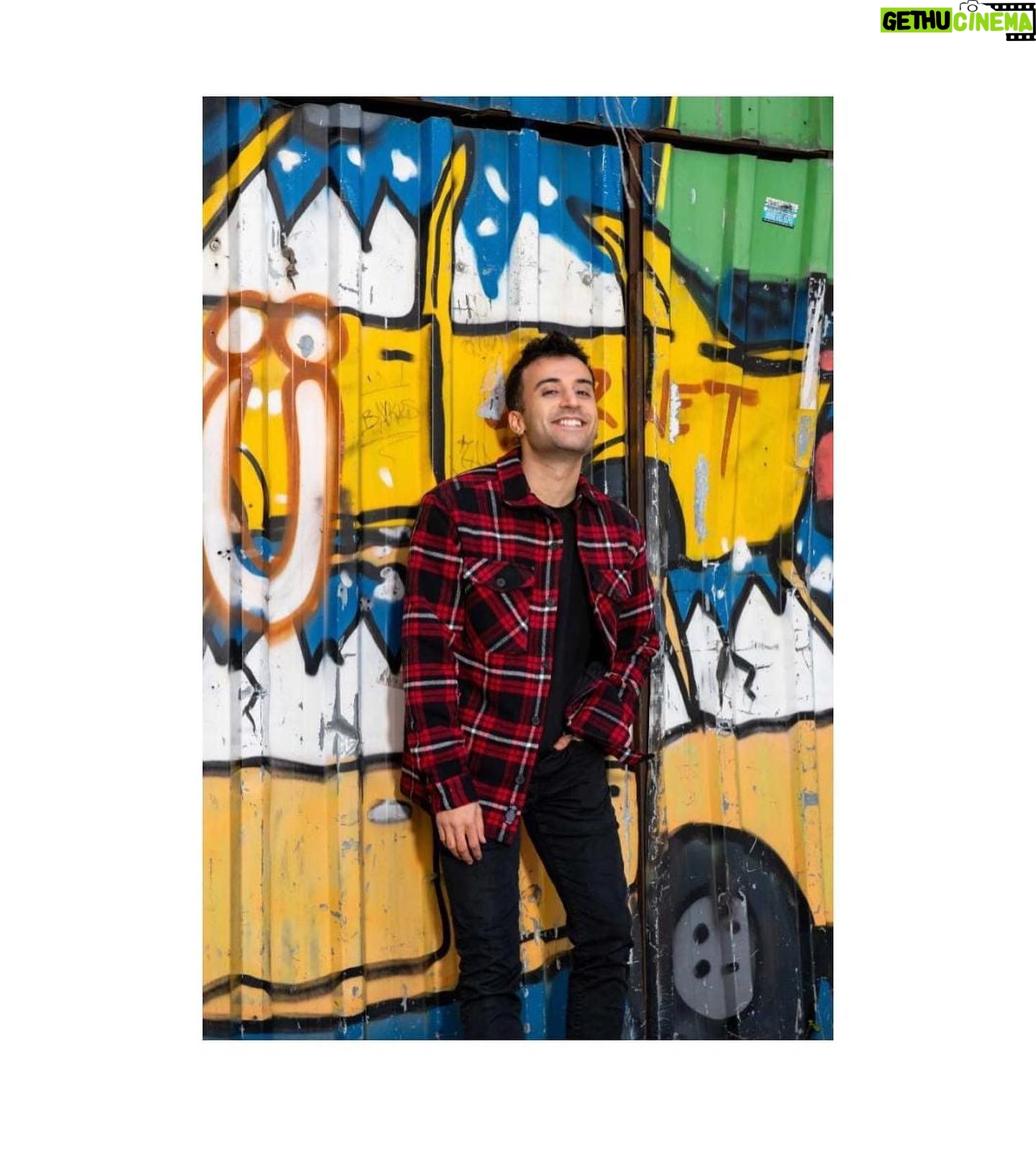Berkay Tulumbacı - 1.9K Likes - Selam naptınız? @womensshinemag ile yaptığımız, cümlelerimi yarım bırakmadığım ropörtajı yana kaydırarak bulabilirsiniz. Güzel dergi, insanlar güzel, ekip güzel.. sonuçta nisan geldi, güzellikler bizimle artık 🤘🏾🖤🌟 @sryzcglu
📰: @womensshinemag
✍🏾: @aysecaglakucuk
📷: @eneskahraman
💇🏾♂️: @makeupnesekaya
🏙: @popstelbalat