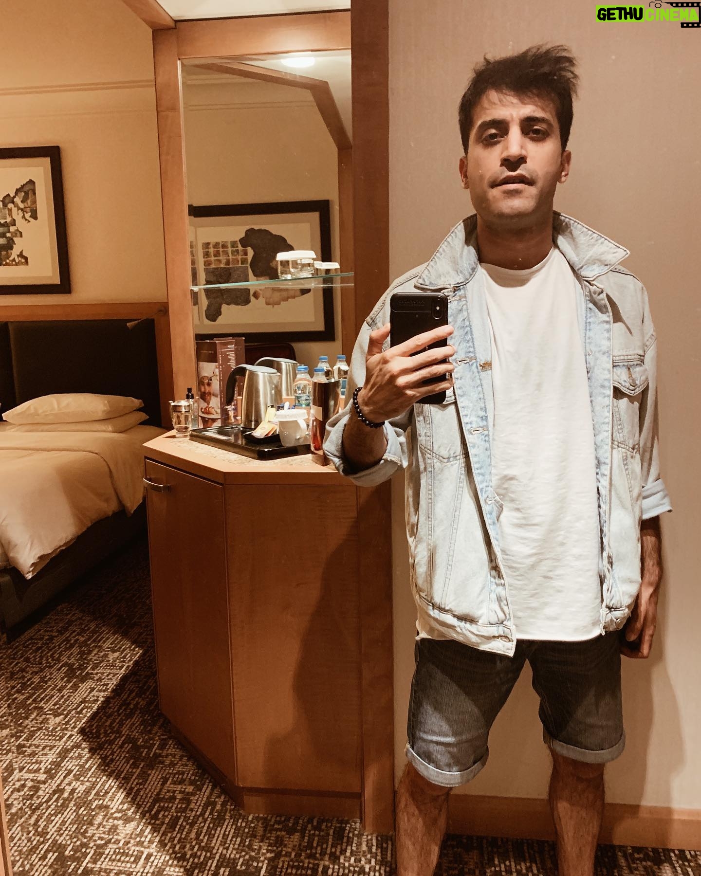 Berkay Tulumbacı - 1.3K Likes - Valla bak Ezgi’yi de alır giderim ha buralard..
#neyseşimdi @ezgiigergin
