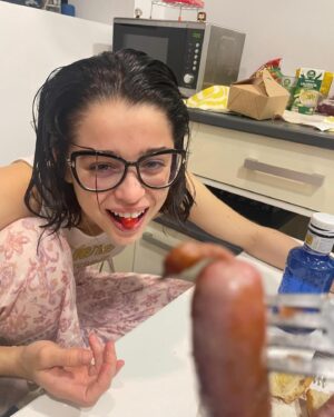 Berta Castañé Instagram - @yasminadrissii dice que tiene un cierto parecido…