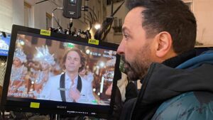 Bertrand Chameroy Instagram - Rendez-vous le 5 janvier à 22h45 sur France 2 pour Bertrand n’a pas sommeil 🛌 🔥🍾