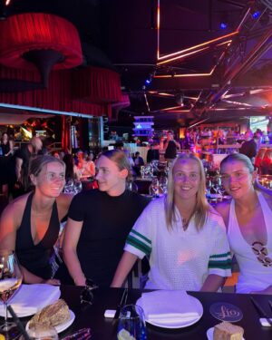 Beth Mead Instagram - Bizaaaaa with the girls 🔋☀️🏝️