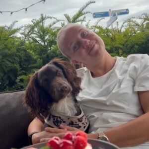 Beth Mead Instagram - Travel days with these beauties 🏖️ ☀️ 🐾