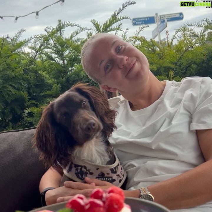 Beth Mead - 66.5K Likes - Travel days with these beauties 🏖️ ☀️ 🐾