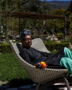 Bethann Hardison Instagram - “I don’t know who I think I am, but I do be trying.” @bethannhardison 

I’ve had the privilege of photographing Bethann Hardison in a @fanmdjanm headwrap. I think I should retire now? Photos from a day I will never forget. It feels good to meet an icon who also happens a to be a “girls’ girl”. Thank you again Bethann for everything. I’m excited to read your book.

To my friends and anyone who comes across these images, if you haven’t watched “Invisible Beauty”, please do.