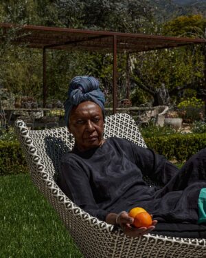 Bethann Hardison Instagram - “I don’t know who I think I am, but I do be trying.” @bethannhardison 

I’ve had the privilege of photographing Bethann Hardison in a @fanmdjanm headwrap. I think I should retire now? Photos from a day I will never forget. It feels good to meet an icon who also happens a to be a “girls’ girl”. Thank you again Bethann for everything. I’m excited to read your book.

To my friends and anyone who comes across these images, if you haven’t watched “Invisible Beauty”, please do.