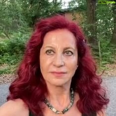 Betül Arım - 2.8K Likes - Bir insan bir insanı gerçekten tanıyabilir mi? İnsanları tanımak okyanusları bardak bardak boşaltmaktan daha zormuş. İnsan insanı biraz bilir ,biraz hisseder ,biraz sezer ama gerçekten tanıyabilir mi? Sizce? 👫🤝👭🤝❤️
Artık insanları tanımak için zaman kaybetmiyorum; nasıl olsa onlar zamanı gelince kendilerini tanıtıyorlar. / Paul Auster 🍀🤝👬🏻♥️👍
Bir insanı tanımak istiyorsanız onu büyük bir mevkiye geçiriniz. / Jean de La Bruyere 🤝💙🌈🤝🙏
Bir insanı tanımak istiyorsanız ne okuduğuna bakın, ne seyrettiğine bakın, duvarlara ne astığına, raflarına ne koyduğuna, nasıl konuştuğuna, nasıl dinlediğine bakın... İyi bir gözlem aslında size her şeyi anlatır, ruhu bile...
📚🧠🤝👀
#kişiselgelişim #betülarımlayaşamasanatı #dışardahiçbirşeyvar #insanlarıtanımak