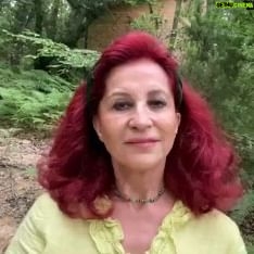 Betül Arım - 2.5K Likes - Canlar aranızda organlarını ve bedenini seven onlarla konuşan var mı? Daha önce böyle bir şey duymuş muydunuz? Duyduysanız ne zaman ve nereden öğrendiniz? Sürekli mi yapıyorsunuz haftanın belirli günlerimi ? Bunun sonucunda neler yaşadığınızı neler hissettiğinizi ne gibi değişimler olduğunu paylaşırsanız bütüne katkı sağlamış olursunuz . Bu arada şunu da hiç aklımızdan çıkarmayalım yaşamımız yaptığımız tercihlerin bir toplamı. Seçim bizim. Neyi seçiyoruz ?🫀👣🧠👁👂💋
Bütün kainat birbirine sevgi ile bağlanmış.Sevgini vermesini öğren. Çünkü gönlün anlasın ki hepsine yer varmış. Sevgisiz insandan dünya, unutma ki korkarmış.Mevlana
👫🤝❤️👭
#betülarımlayaşamasanatı #kişiselgelişim #dışardahiçbirşeyvar #sağlıklıyaşlanma #mevlana