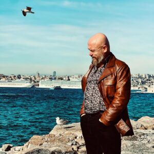 Beyti Engin Instagram - Kah çıkarım gökyüzüne seyrederim alemi…