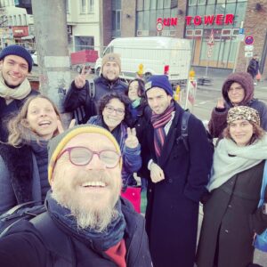 Beyti Engin Instagram - Berlin’de 5 gün süren Karakter Tasarım Workshop’u yine yeni anılar, karakterler ve kahkahalarla doluydu… 

Bizi ağırlayan @matteacavic ve @chubbuckstudioberlin e ve yardımlarını esirgemeyen @nuri.kalfa ’ya çok teşekkür ederiz… 

En kısa sürede yeniden buluşmak üzere ✌🏻
