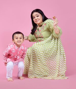 Bharti Singh Instagram - #collaboration with @firstcryindia 

Raksha Bandhan always brings back the sweetest memories! How we used to fight over the last laddoo, but still couldn’t wait to tie each other’s rakhis!!

And with my Gola growing and learning, I want to imbibe him with the same love and values that we grew up with. This year, I’m all set for the family Rakhi celebration, got the most adorable pink cotton kurta set for my baby from @firstcryindia! It’s my go-to place for shopping for him, be it festive and comfy clothes, or Rakhi gifts and toys, endless variety and top-notch quality.

make your lil ones Rakhi more special with FirstCry, go grab your joy before everything runs out! Use my code BHARTIRB1 to enjoy a flat 50% discount on fashion items and 42% off on everything else! Buy Now! 

#firstcryrakhi24 #firstcrykirakhi #FussNowAtFirstcry #FirstcryIndia #Firstcry #ShopAtFirstcry #FussyIsFantastic #rakshabandhan #kidsethnicwear
#paidpartnership #ad