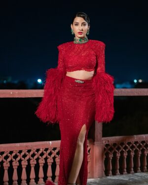 Bhumi Pednekar Instagram - ✨ By royal decree✨, swipe through.
 #TheRoyals, coming soon, only on Netflix 👑

#TheRoyalsOnNetflix @pritishnandycommunications @pritishnandy2018 @rangitapritishnandy @ishitapritishnandy @awara_ladki @picsofpinks @nupurasthana @bhumipednekar @ishaankhatter #SakshiTanwar @thezeenataman @norafatehi @milindrunning @thedinomorea @chunkypanday @vihaansamat @kavyatrehan @justudit @sumukhisuresh @lisamishramusic @luke_kenny_live @yashaswinidayama @adinathkothare @alyykhanofficial