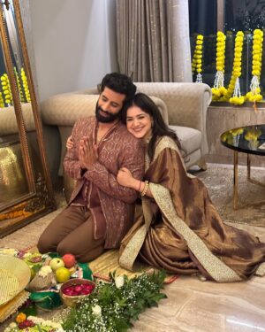 Bhuvan Arora Instagram - Lights.. joy.. love..
A happy Diwali indeed
#famawayfromfam
.
Wearing - @mahakbukharicouture