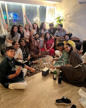 Bhuvan Arora Instagram - Lights.. joy.. love..
A happy Diwali indeed
#famawayfromfam
.
Wearing - @mahakbukharicouture