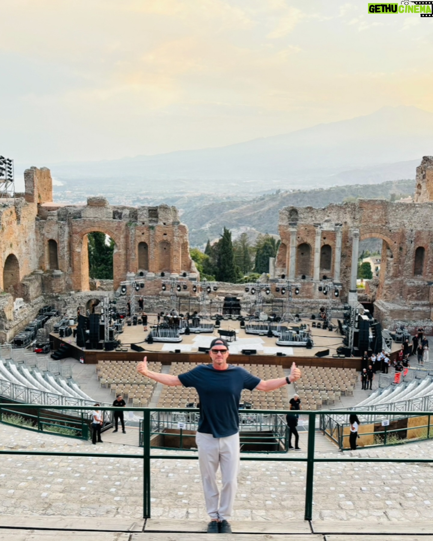 Biagio Antonacci - 31.7K Likes - Chi sa vedere le cose belle è perché ha la bellezza dentro di sé. (Gustave Klimt)
Grazie, Sicilia ❤️ Per aver vissuto queste 3 notti, da dove siete venuti!?
#biagioantonacci #live2024 #taormina