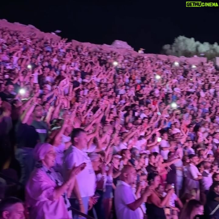 Biagio Antonacci - 31.7K Likes - Chi sa vedere le cose belle è perché ha la bellezza dentro di sé. (Gustave Klimt)
Grazie, Sicilia ❤️ Per aver vissuto queste 3 notti, da dove siete venuti!?
#biagioantonacci #live2024 #taormina