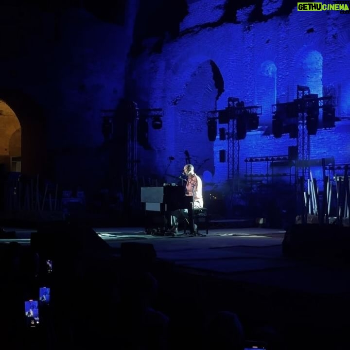 Biagio Antonacci - 24.9K Likes - C’è energia in ogni piega della pelle
Ci vediamo più tardi