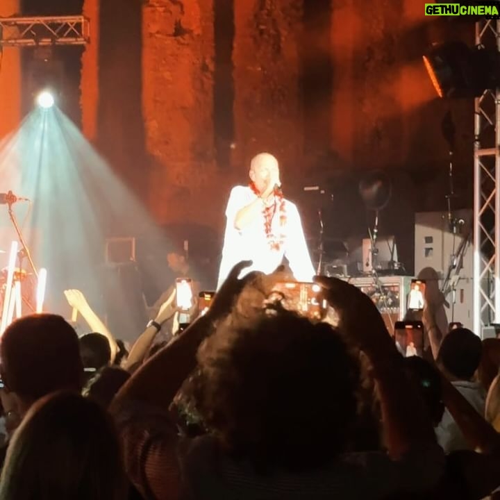 Biagio Antonacci - 24.9K Likes - C’è energia in ogni piega della pelle
Ci vediamo più tardi