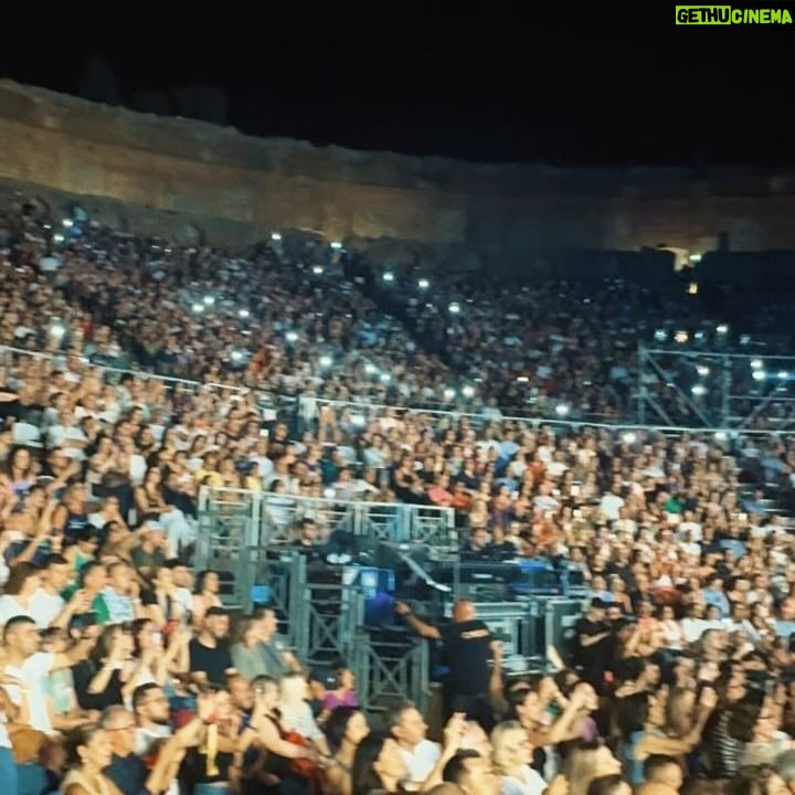Biagio Antonacci - 24.9K Likes - C’è energia in ogni piega della pelle
Ci vediamo più tardi