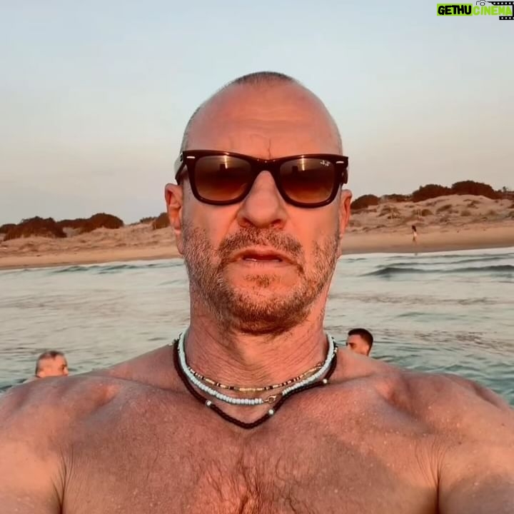 Biagio Antonacci - 22.4K Likes - Sicilia, mi occupi sempre uno spazio importante e io, felice, ci vivo dentro. Ci vediamo domani per la prima a Taormina.