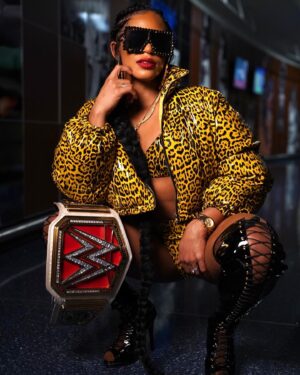 Bianca Crawford Instagram - I don’t miss.
🐆
#ESTofWWE

Makeup: @themickeyfitzpatrick
Hair: ME