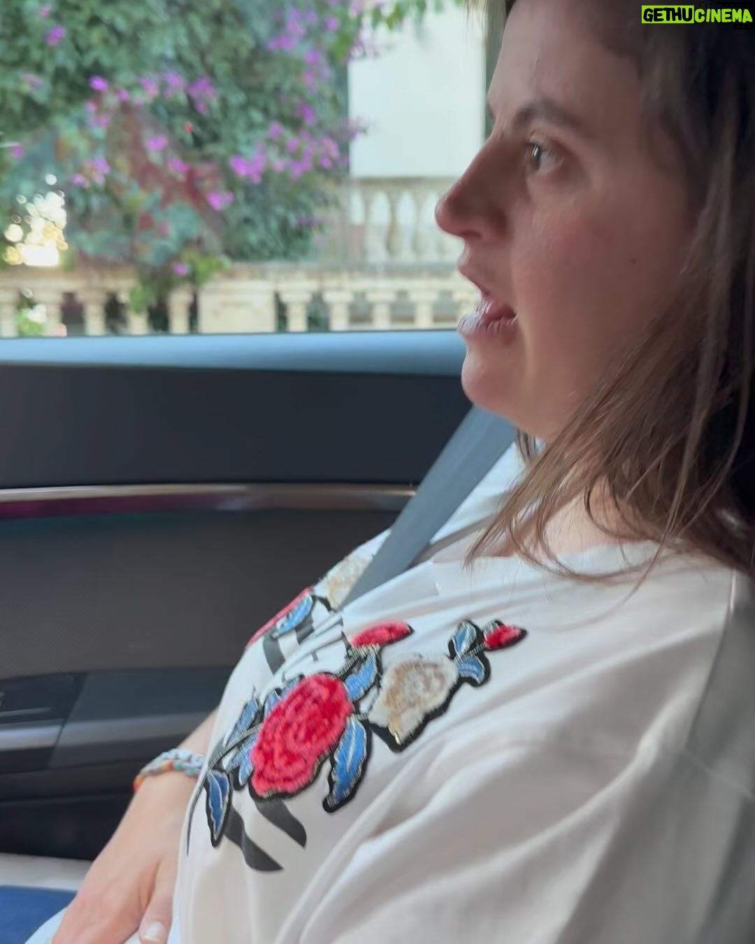 Bibá Pitta - 9.8K Likes - Olhem a nossa special girl 🩷… tão querida…como ela canta cheia de sentimento 🥰!
Embora ela não cante na perfeição ( eu tb não … mesmo !!!) , é importante lembrarmos que devemos respeitar cada pessoa como ela é.
Não devemos fazer troça nem gozar das diferenças dos outros. Cada um de nós é unico e bonito , não é verdade minha gente querida ?
Tudo o que as Madalenas(os) consegue m por mais ridículo e pequenino que seja para os outros é sempre uma grande vitória !!!
Beijinhos bom fim de semana 🩷
#filhaquerida #amorquenaosemede #respeitoaoproximo #diferentesperoiguales #specialgirl #mylove #mygirl #semprejuntas #🩷