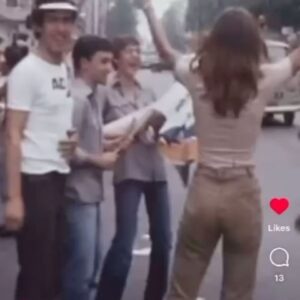 Bibá Pitta Instagram - Olhem me este tesourinho espetacular🥰 Estávamos em 1981 ….A miúda tinha 14 anos e já era uma saltitona 😂😂😂e já fazia a festa , lançava foguetes e apanhava as canas 😜 .. e assim continua …✌️
Viva eu !!!😂😂😂🥰