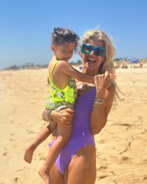 Bibá Pitta Instagram - Não resisto a tanta fofura🩷..Pizinha mais querida da sua avó 💕
Quem está por aqui de férias com os netinhas(os)? Vamos lá saber avózinhas queridas😍…somos todas umas babadonas essa é que é essa!!
Divirtam-se e aproveitem ao máximo este amor sem fim ..😍
Beijinhos 🥰

#avóeneta #muitoamor❤️ #amorquenãosemede #elaeeu #semprejuntas #💕