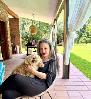 Bibiana Fernández Instagram - Y llegó el día, todas a régimen, pero excedente de amor perruno y humano 🩷