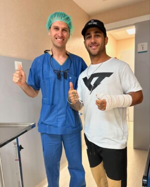 Bienve Aguado Alba Instagram - Thumbs up!! 👍🏼 Surgery went well.

Decided to get surgery to stabilize my thumb properly so I'm able to do crazy shit again and avoid future problems.

Thanks @dr_sergialabau and @icatme_ma 🙏🏼

I should be back in 3/4 weeks.