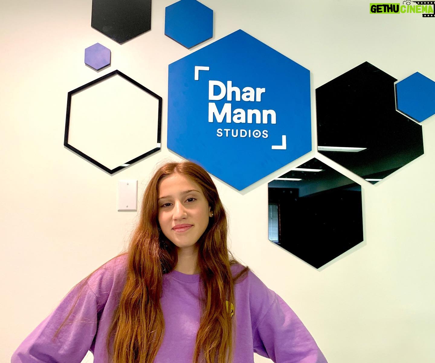 Bijan Ali - 863 Likes - Back at it for DAY 2 💙🖤💙
It’s a Happy Day when I get to be on set with my #dharmannfam . So much fun getting to work and see friends❤️
@dharmannstudios
.
.
.
.
#dharmann
#dharmannactors
#dharmannteens
#soyousee
#onlyonebijan
#iambijanali
