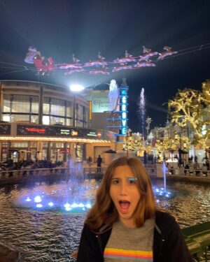 Bijan Ali Instagram - Fun Trip to @thegrovela …
Santa 🎅🏻 was behind me and I didn’t know it!!
.
.
.
#santaiknowhim 
#thegrove 
#thegrovela 
#santaclaus 
#iambijanali 
#alwaysonthenaughtylist 
#thegoodlist