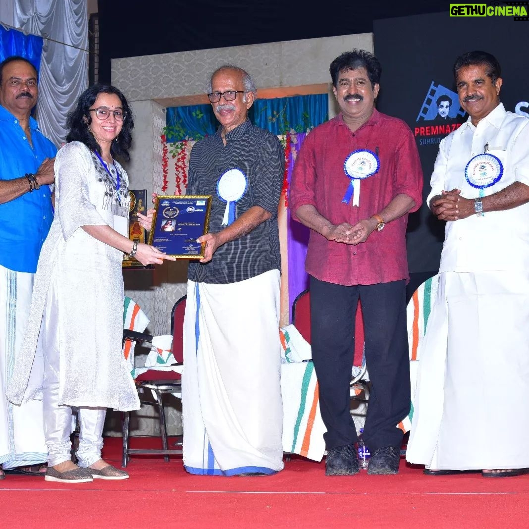 Bijibal - 676 Likes - Pakalu Maye Award winning moment
Thank you Prem Nazeer Suhruth Smrithi Association & Juryšš»
Thanks you Nila Team Director @indulakshmii , music director @bijibal & @devaduttbijibal who has does backing for Pakalu Maye ā¤ā¤ā¤ā¤
