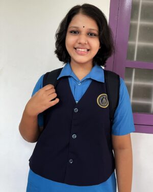Bijibal Instagram - ദയക്കുട്ടിയുടെ പത്താം ക്ലാസ് പ്രവേശനോത്സവം വിത്ത് പുതിയ യൂണിഫോം 💓 @dayabijibal