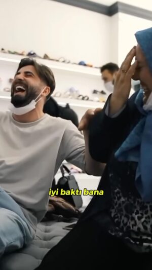 Bilal Hancı Instagram - Tüm annelerimizin anneler günü kutlu olsun ❤️ Ve ben dünyanın en mükemmel annesine sahibim onu kelimelerle anlatamam hakkı asla ödenmez o yüzden canım annem hakkını helal et bana her zaman küçük oğlun olarak kalayım aklında ❤️