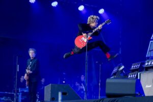 Billie Joe Armstrong Instagram - Catching air in IRELAND 🇮🇪 🇮🇪🇮🇪🇮🇪🇮🇪🇮🇪🇮🇪🇮🇪🇮🇪🇮🇪🇮🇪🇮🇪🇮🇪🇮🇪.. I remember the first time playing in Dublin. We played upstairs from a pub. No one was aloud to dance in fear the room would collapse onto the pub. 1991! Who was there? Last night was a stunner!! Eternally grateful to all our Irish family!!