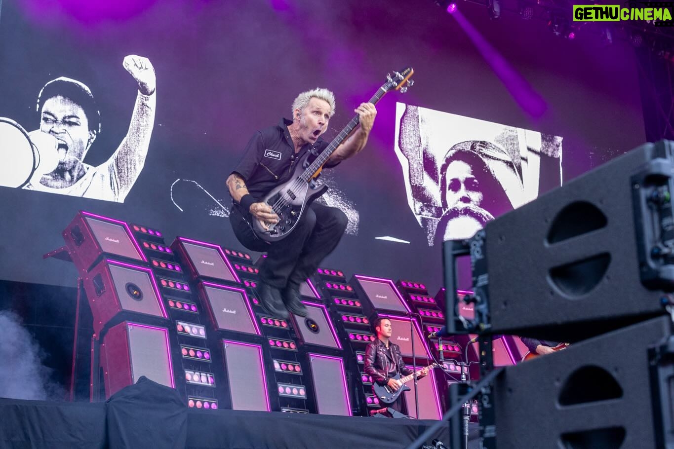 Billie Joe Armstrong - 91.7K Likes - Catching air in IRELAND 🇮🇪 🇮🇪🇮🇪🇮🇪🇮🇪🇮🇪🇮🇪🇮🇪🇮🇪🇮🇪🇮🇪🇮🇪🇮🇪🇮🇪.. I remember the first time playing in Dublin. We played upstairs from a pub. No one was aloud to dance in fear the room would collapse onto the pub. 1991! Who was there? Last night was a stunner!! Eternally grateful to all our Irish family!!