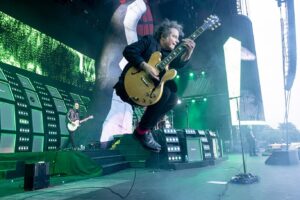 Billie Joe Armstrong Instagram - Catching air in IRELAND 🇮🇪 🇮🇪🇮🇪🇮🇪🇮🇪🇮🇪🇮🇪🇮🇪🇮🇪🇮🇪🇮🇪🇮🇪🇮🇪🇮🇪.. I remember the first time playing in Dublin. We played upstairs from a pub. No one was aloud to dance in fear the room would collapse onto the pub. 1991! Who was there? Last night was a stunner!! Eternally grateful to all our Irish family!!