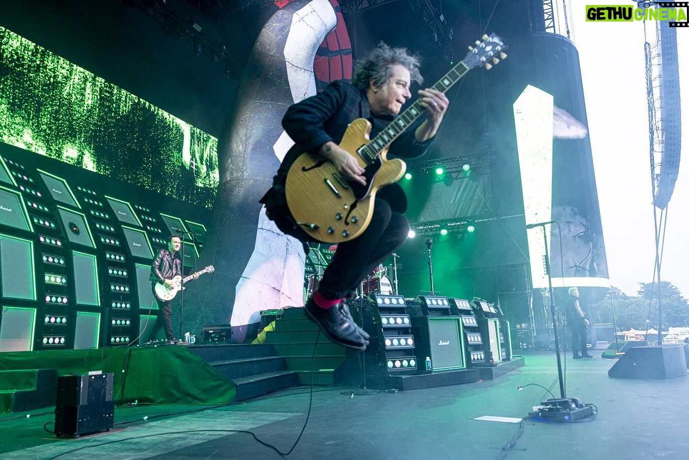 Billie Joe Armstrong - 91.7K Likes - Catching air in IRELAND 🇮🇪 🇮🇪🇮🇪🇮🇪🇮🇪🇮🇪🇮🇪🇮🇪🇮🇪🇮🇪🇮🇪🇮🇪🇮🇪🇮🇪.. I remember the first time playing in Dublin. We played upstairs from a pub. No one was aloud to dance in fear the room would collapse onto the pub. 1991! Who was there? Last night was a stunner!! Eternally grateful to all our Irish family!!