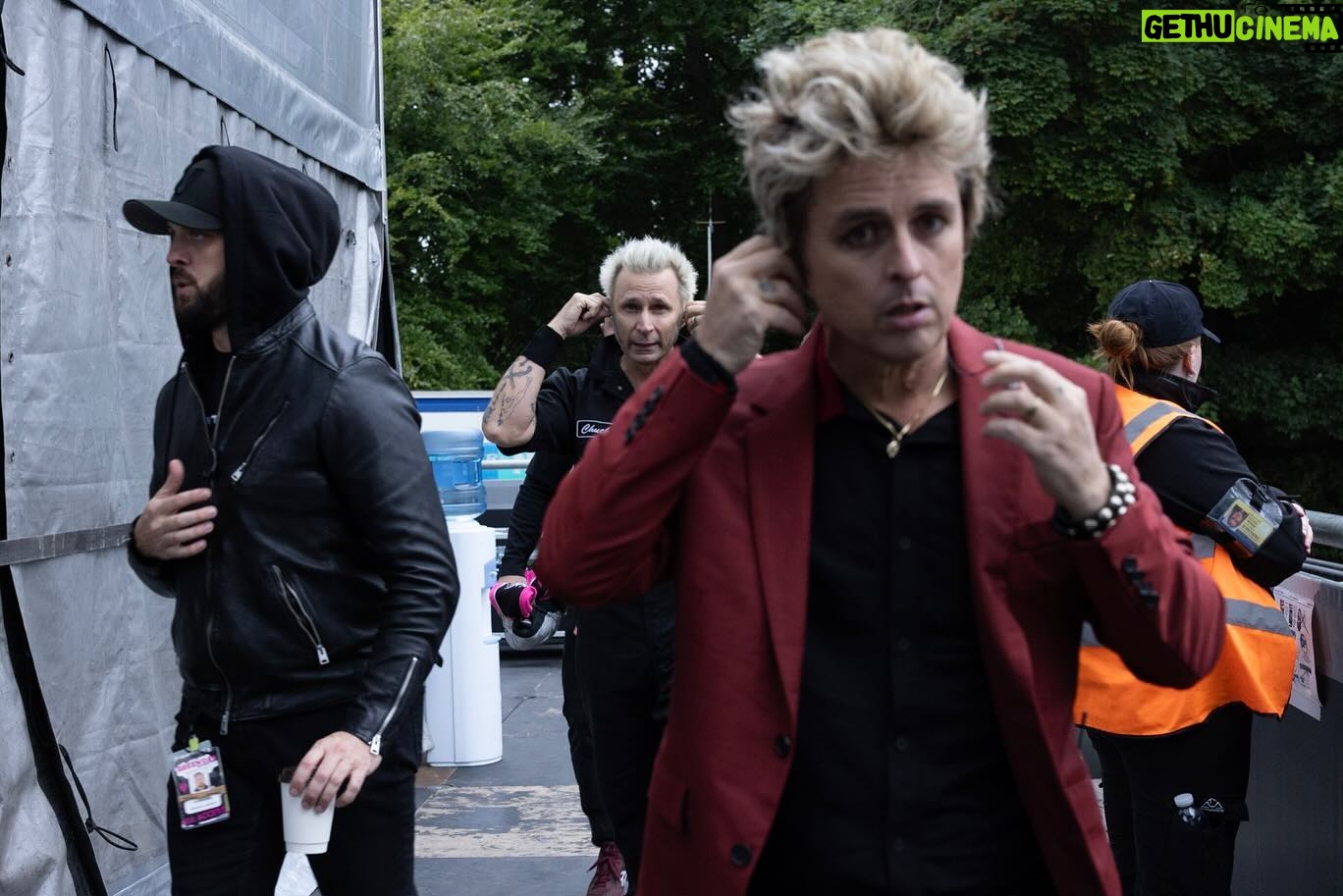 Billie Joe Armstrong - 91.7K Likes - Catching air in IRELAND 🇮🇪 🇮🇪🇮🇪🇮🇪🇮🇪🇮🇪🇮🇪🇮🇪🇮🇪🇮🇪🇮🇪🇮🇪🇮🇪🇮🇪.. I remember the first time playing in Dublin. We played upstairs from a pub. No one was aloud to dance in fear the room would collapse onto the pub. 1991! Who was there? Last night was a stunner!! Eternally grateful to all our Irish family!!