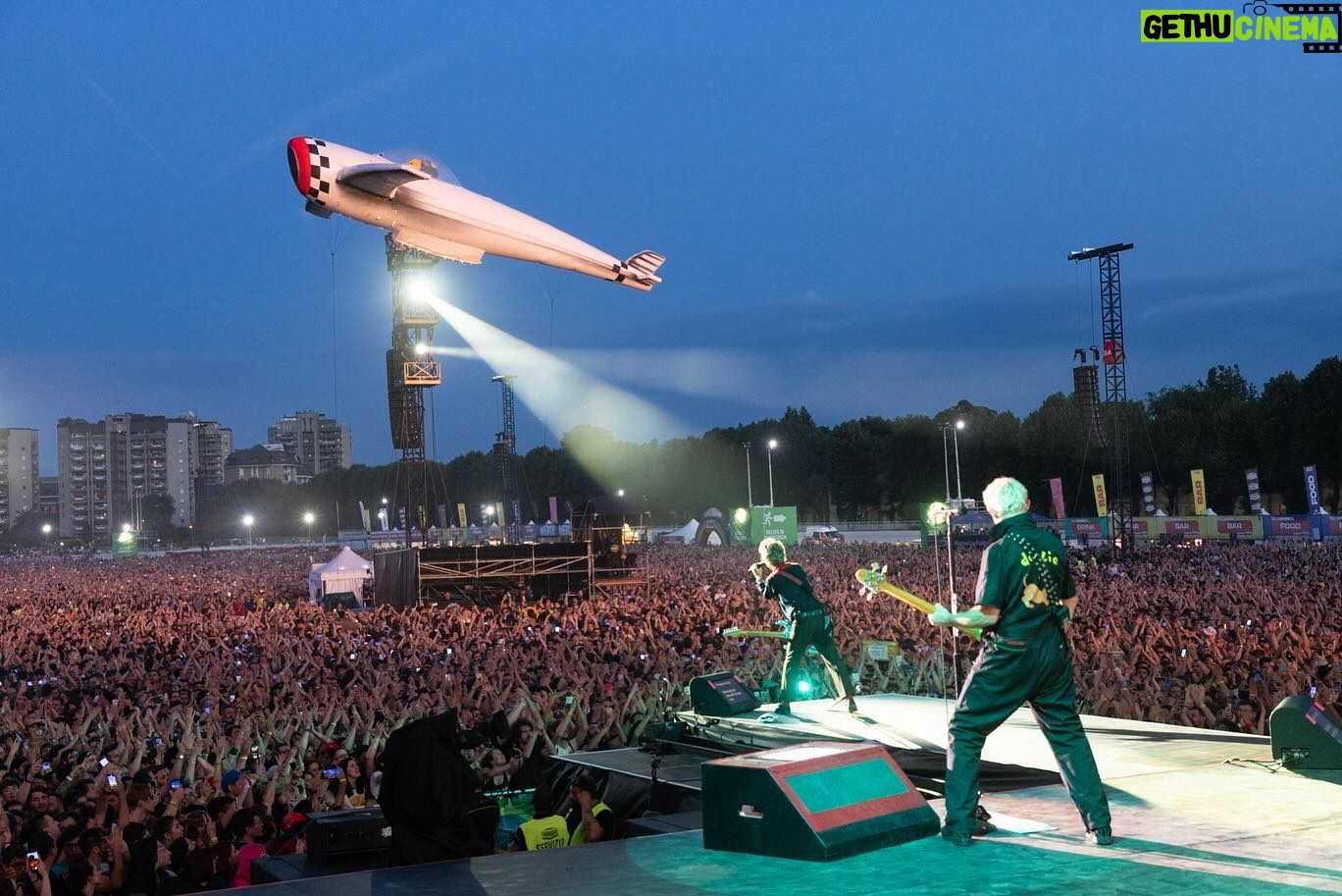 Billie Joe Armstrong - 75.1K Likes - Words can’t express my gratitude for you Milano.. like we say in the east bay. I hella love ❤️ Italy 🇮🇹. All photos by @paranoidtrooper