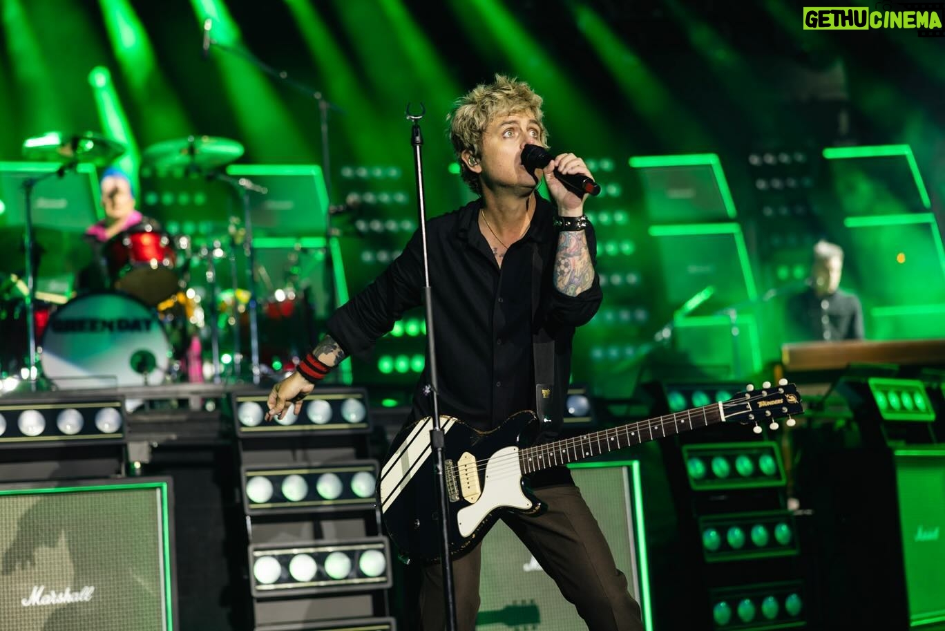 Billie Joe Armstrong - 69.1K Likes - BERLIN!!!! 🇩🇪!! Incredible night. Incredible venue. We’ll remember this one forever !!!