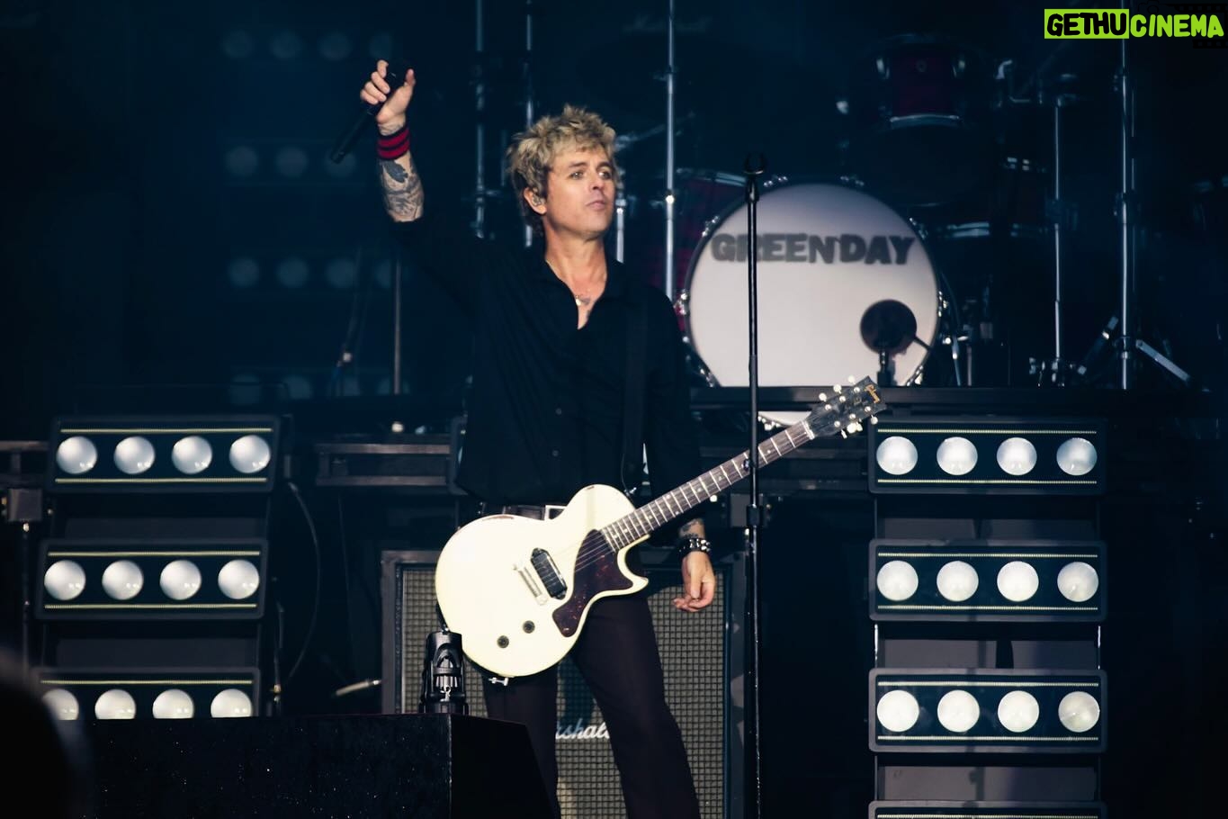 Billie Joe Armstrong - 69.1K Likes - BERLIN!!!! 🇩🇪!! Incredible night. Incredible venue. We’ll remember this one forever !!!