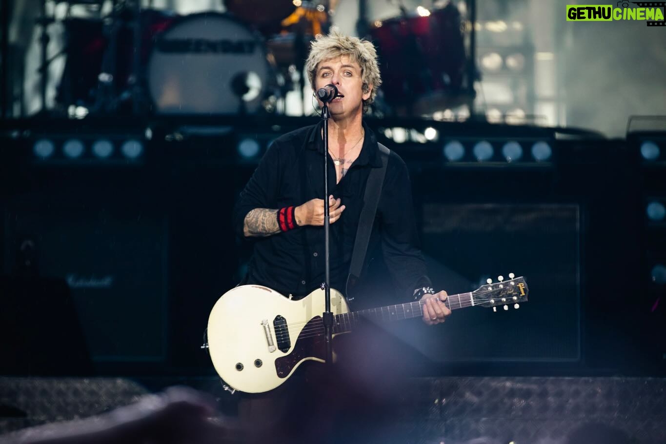 Billie Joe Armstrong - 69.1K Likes - BERLIN!!!! 🇩🇪!! Incredible night. Incredible venue. We’ll remember this one forever !!!