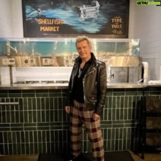 Billy Idol - 8.3K Likes - Nice night out in Vancouver #fannybay great selection of sea food! -BFI