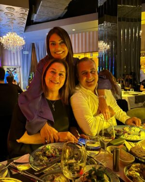 Binnaz Avcı Instagram - Çok sevdiklerimle olağanüstü bir geceydi hepinize çok teşekkür ederim @m_m_acar @ergunyildiz @elifgursavas @serdar_ssavas @gozdeozbir @aydannsener @nizamveral @dilekasici @gokmenasici @cumhurkaplan @korayyilmaz @cansuyagizzz @muge.ay1 🧿💙
