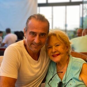 Binnaz Avcı Instagram - Sağlıkla geçsin ömrün 🙏🧿 hep olduğun gibi nevi şahsına münhasır,müdanasız 🙏Doğum günün kutlu olsun annemm....🧿🧿🧿🧿💙