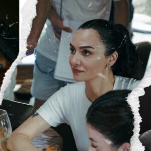 Birce Akalay Instagram - _______Precious moments of my dearest Önem Özülkü.

“Graveyard” Season II. soon.

@apooguz 
@ansproduksiyon 
@netflixturkiye 
@mezarlikfilm 

♥️

📷 @direnduzgun