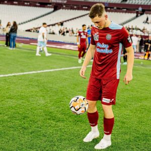 Bleu Landau Instagram - A DREAM COME TRUE😍⚒️
It still hasn’t sunk in, what an amazing experience to play at the bowl and to top it off with a goal!🔥 
Always thanks to @sellebrity_uk ❤️
